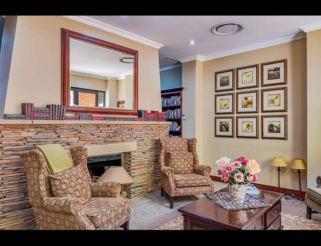 1 BEDROOM APARTMENT FOR SALE IN NEWLANDS